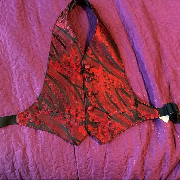 Boys Bracci beautiful fire red vest  adjustable at neck and back - Picture 1 of 3